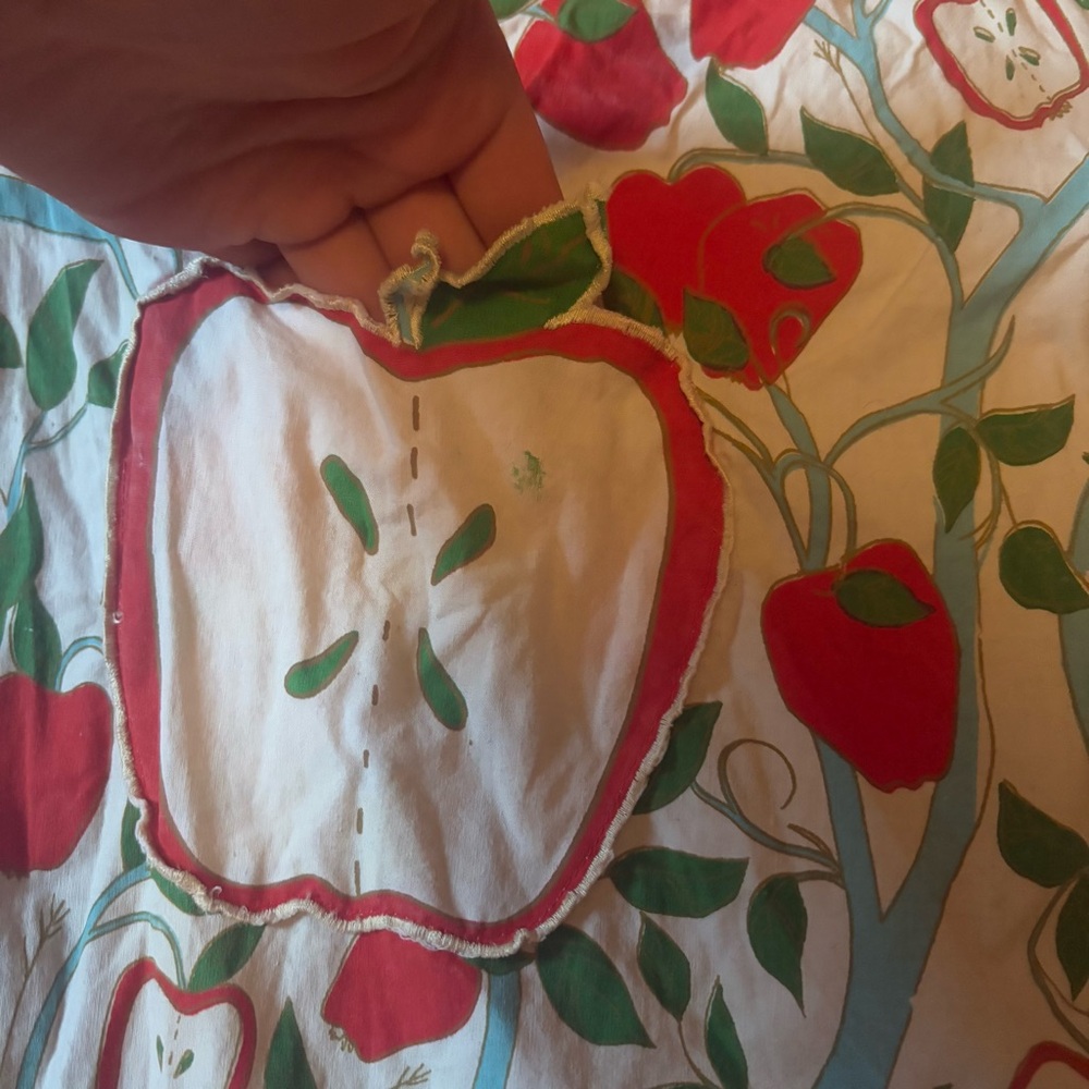 Handmade vintage cotton cute apple print apron with ruffled edge and pocket! - Picture 2 of 5